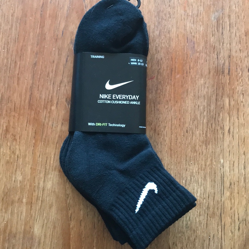 NWT 3-Pack Nike Socks (size 8-12 M or 10-13 W)